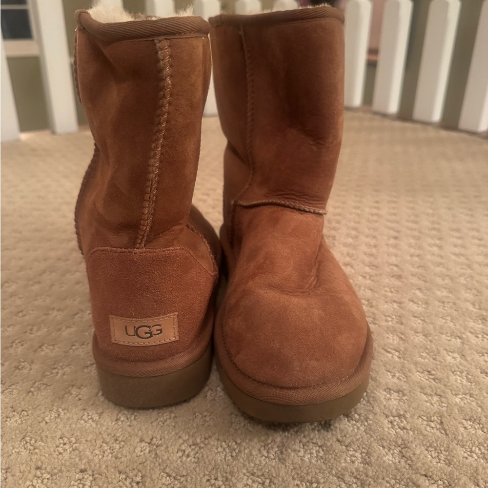 UGG Classic Short II - Picture 4 of 5